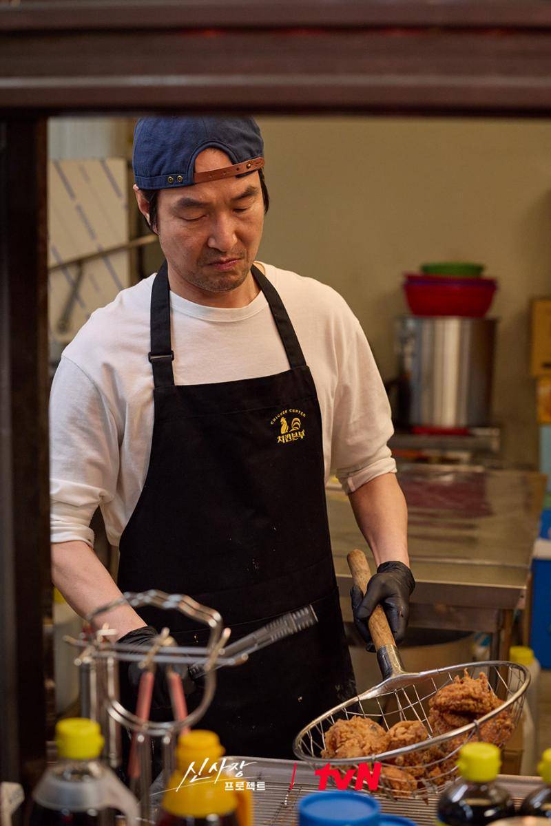 potret Han Suk Kyu di drakor Shin's Project (dok. tvN/Shin's Project)