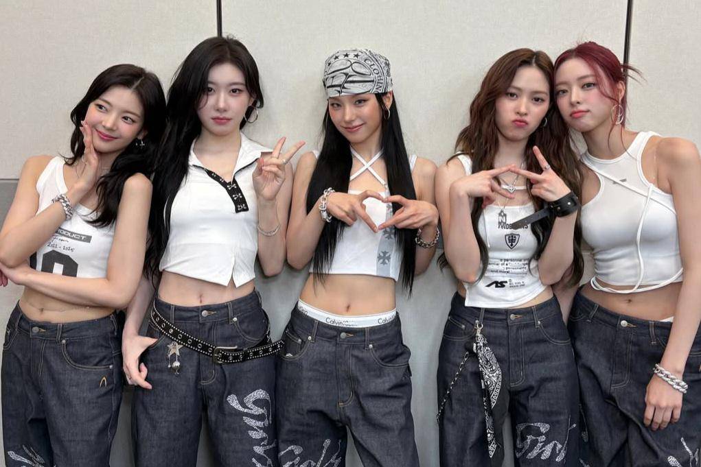 ITZY (instagram.com/itzy.all.in.us)