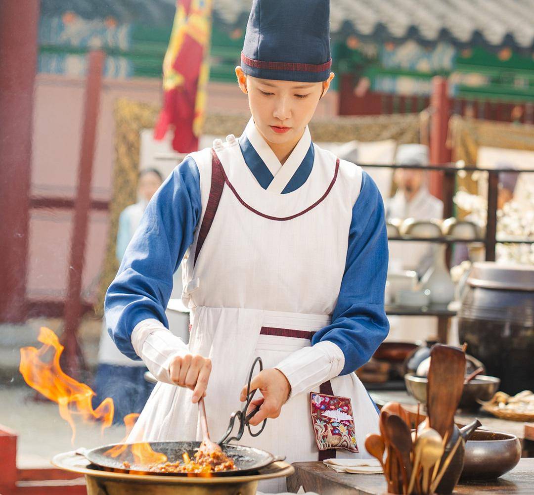 still cut drama Korea Bon Appétit, Your Majesty (instagram.com/tvn_drama)