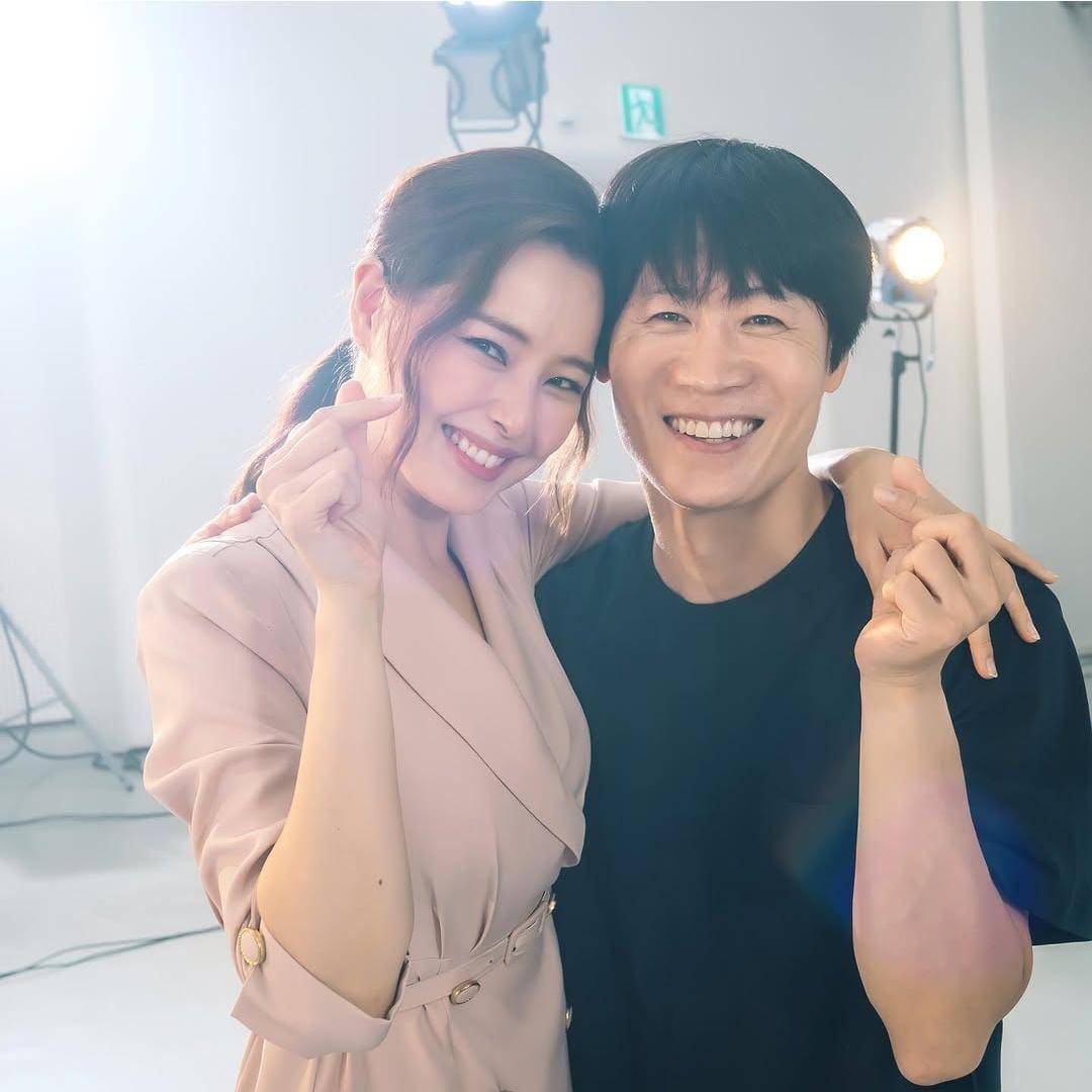 Lee Ha Nee dan Jin Sun Kyu di drama One the Woman (instagram.com/sbsdrama.official)