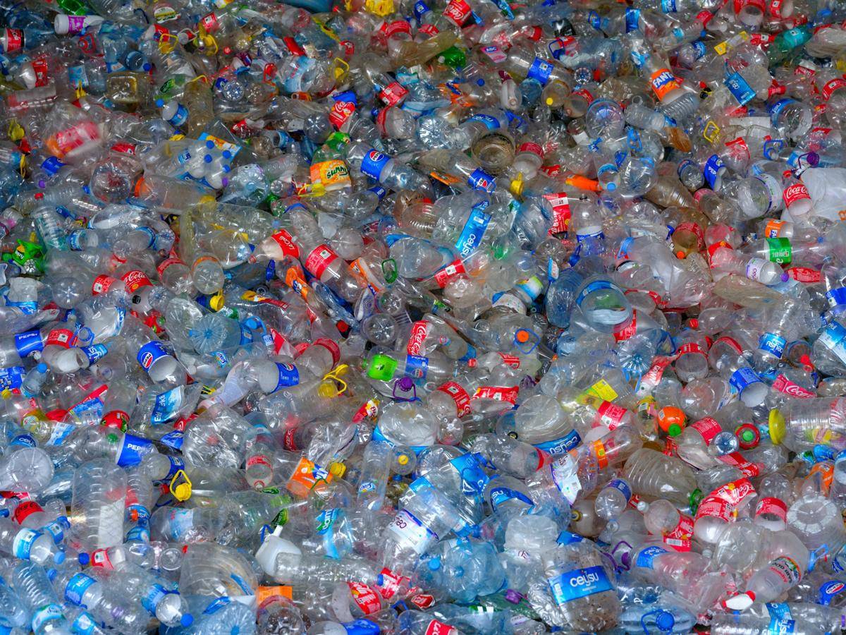 ilustrasi sampah plastik (Unsplash/engin akyurt)