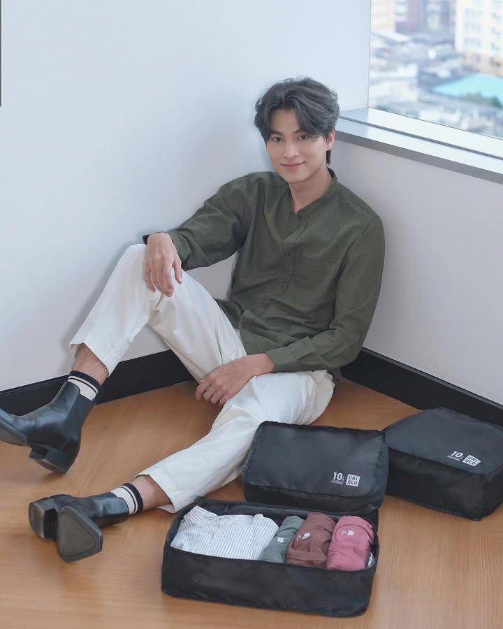 styling white pants ala Gulf Kanawut (instagram.com/gulfkanawut)