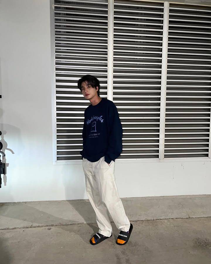 styling white pants ala Gulf Kanawut (instagram.com/gulfkanawut)