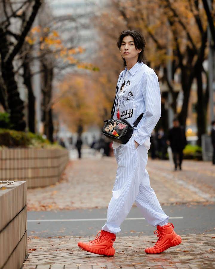 styling white pants ala Gulf Kanawut (Instagram.com/gulfkanawut)