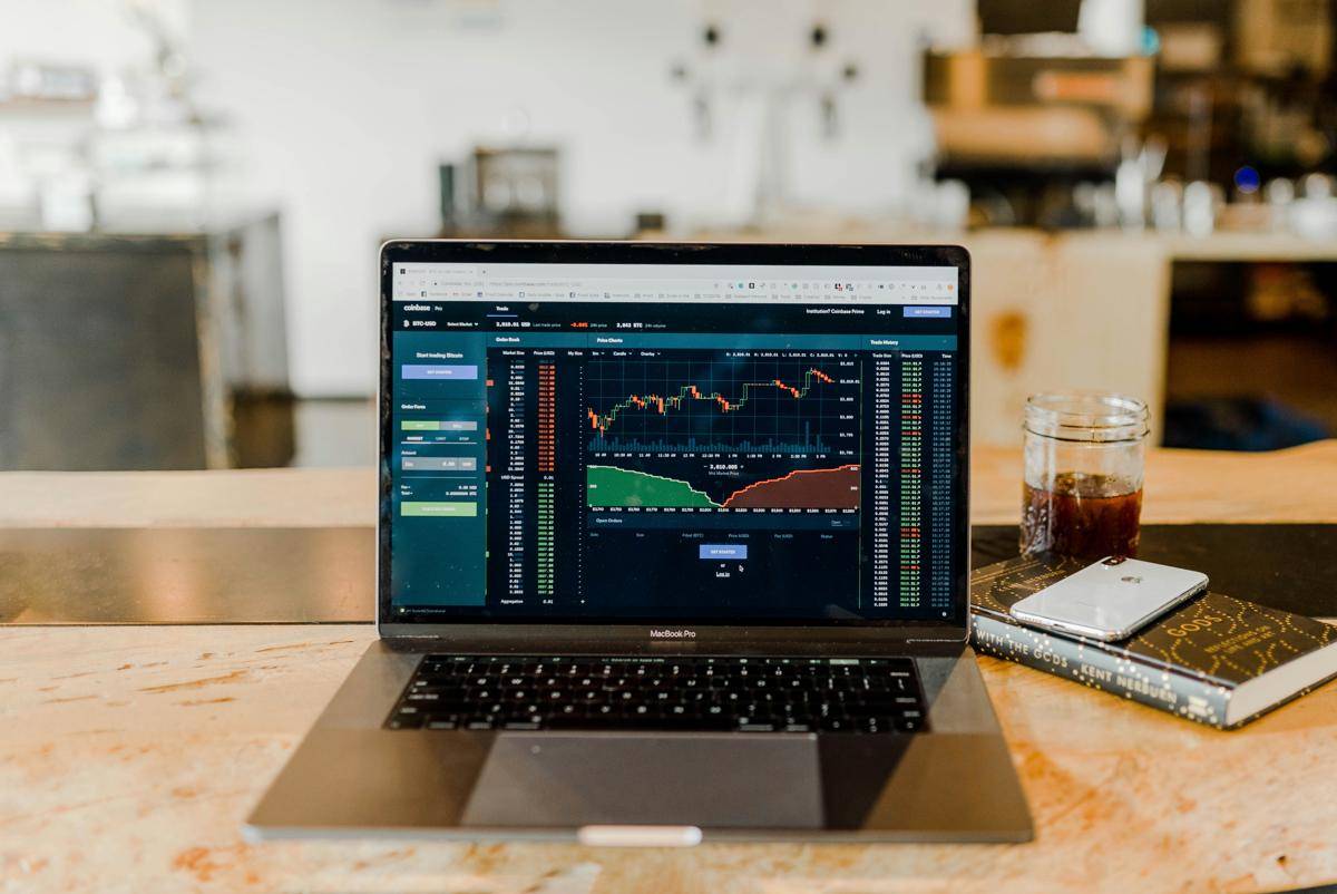 ilustrasi hedge fund (unsplash.com/Austin Distel)