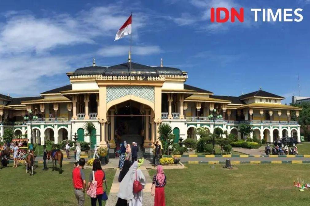 Istana Maimun selalu menjadi pilihan wisatawan saat berkunjung ke Kota Medan (IDN Times/Prayugo Utomo)