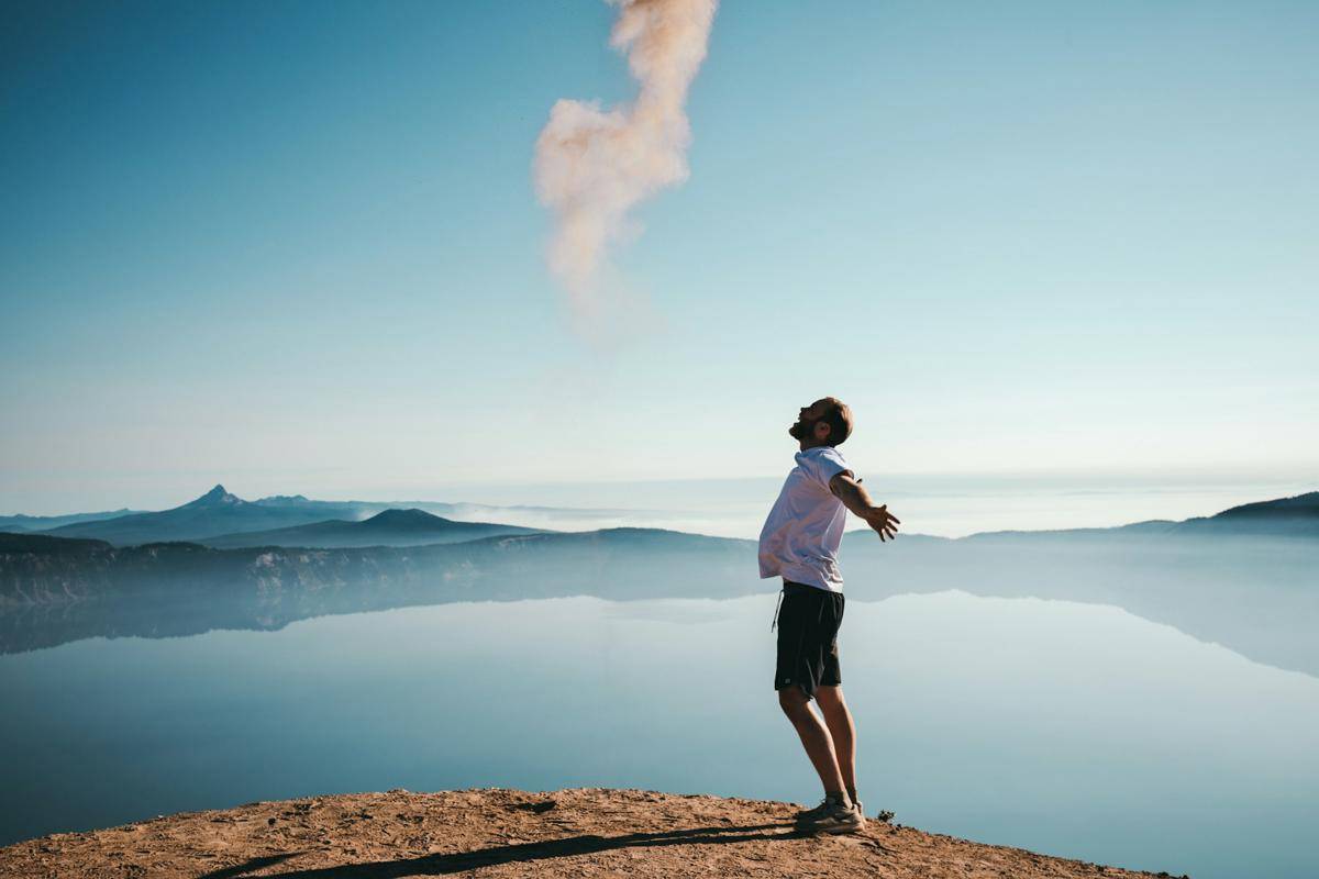ilustrasi pria bahagia (unsplash.com/Kyle Loftus)