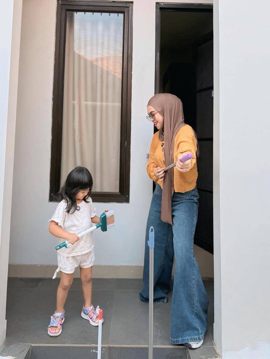 potret Ria Ricis dan Moana