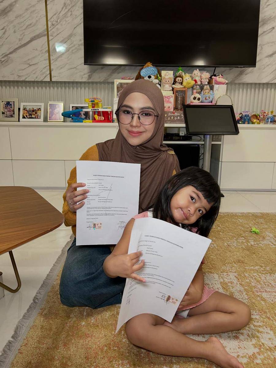 potret Ria Ricis dan Moana