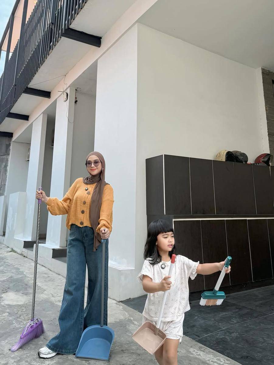 potret Ria Ricis dan Moana