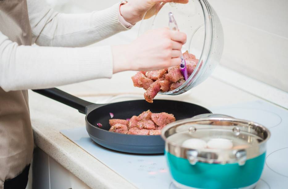 ilustrasi masak daging