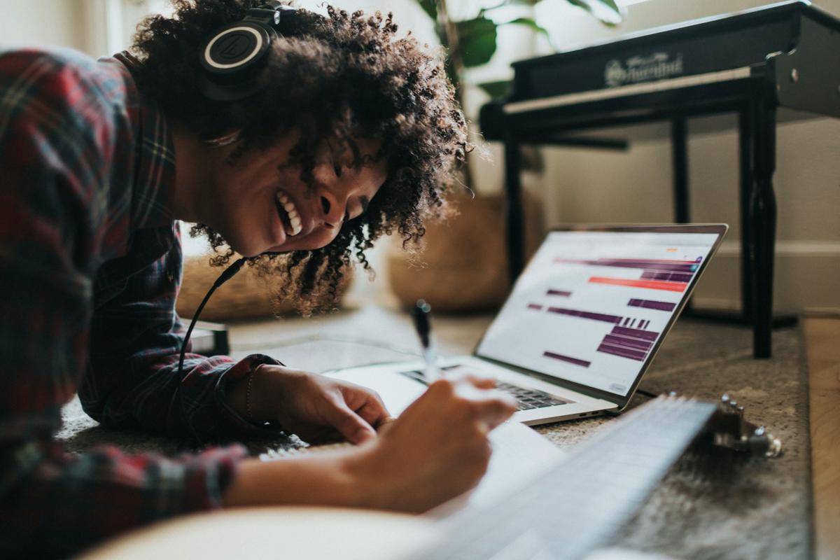 ilustrasi pencipta lagu (Unsplash/Soundtrap)