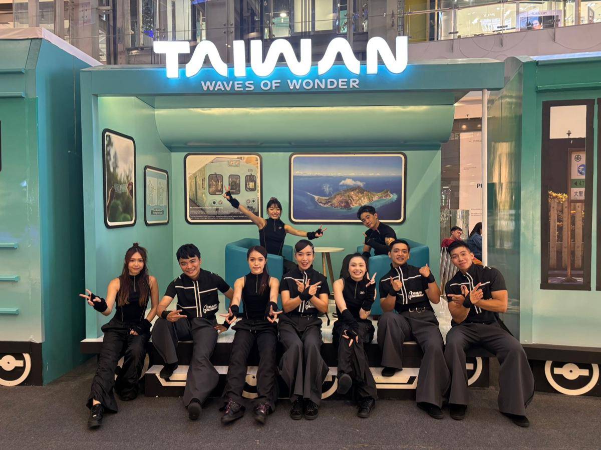 Group Perform Taiwan.jpg