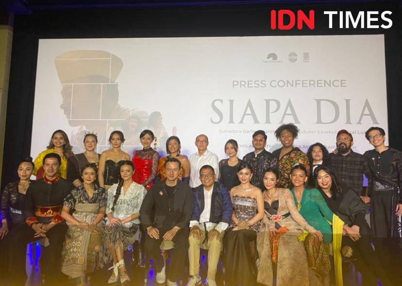potret pemain dan tim produksi film Siapa Dia