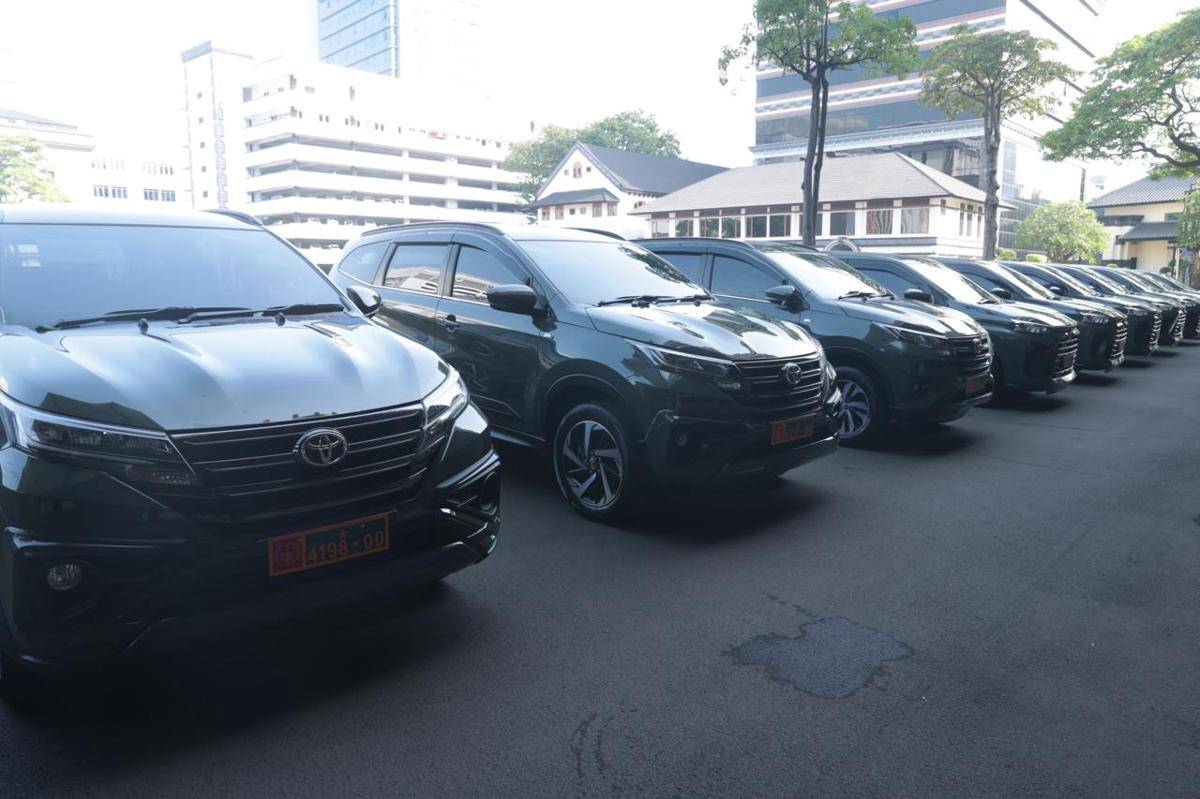 Mobil Dinas TNI AD