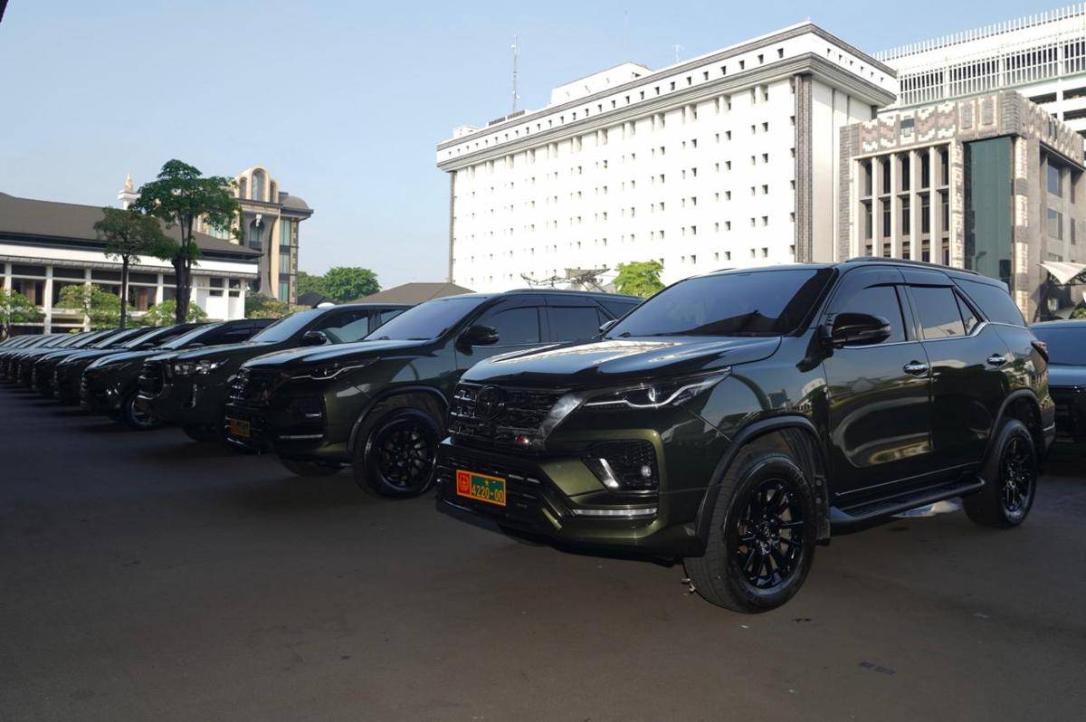 Mobil Dinas TNI AD