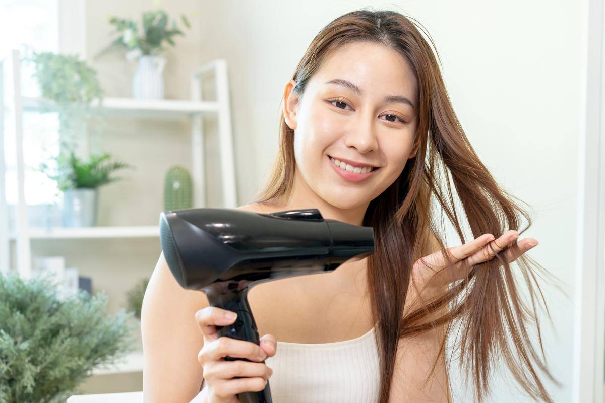10 Cara Mengatasi Rambut Bercabang, Kembali Sehat!