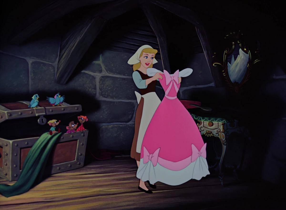 Cinderella agaknya cocok bekerja sebagai fashion designer