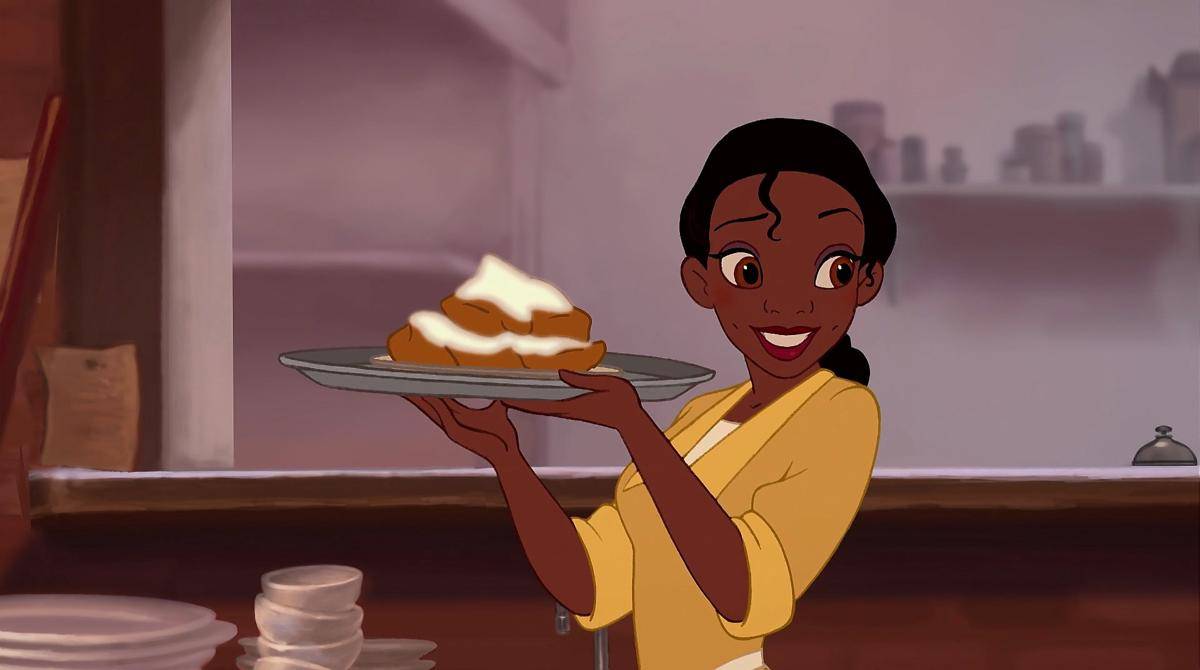 Tiana dulunya bekerja sebagai pelayan sebelum akhirnya punya restoran sendiri (dok. Disney/The Princess and the Frog)