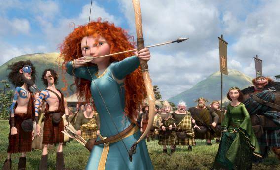 Merida mencoba unjuk kemampuan memanahnya (dok. Pixar/Brave)
