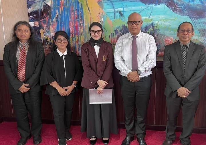 potret perjalanan Zee Zee Shahab kuliah S3