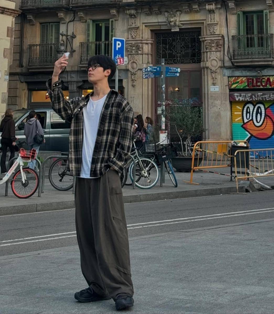Kim Do Wan (instagram.com/kimdwan_)