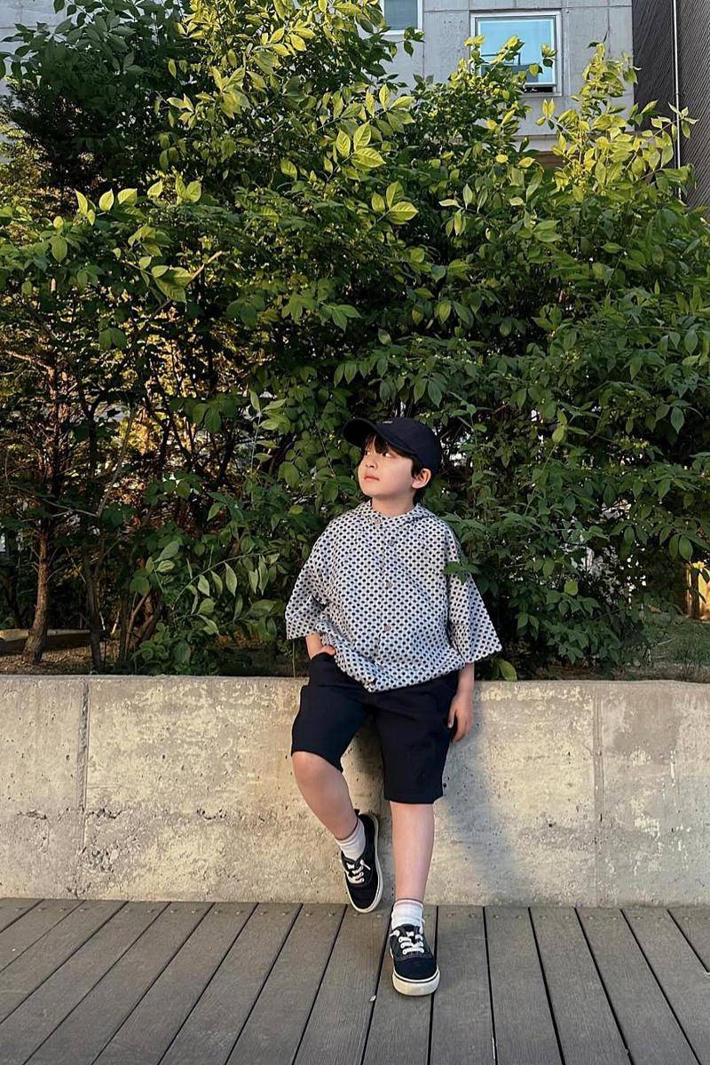 mix and match celana pendek ala SEO Woo Jin (instagram.com/_angel_elijah_)