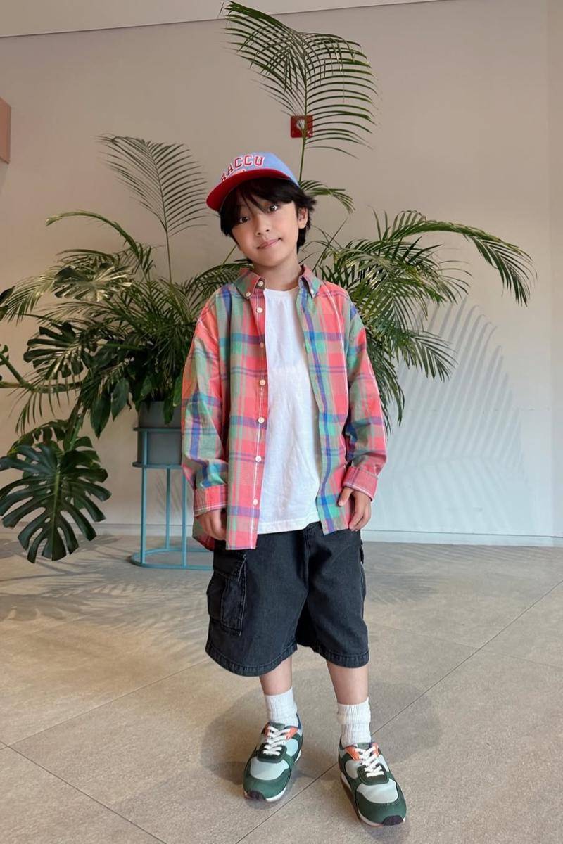 mix and match celana pendek ala SEO Woo Jin (instagram.com/_angel_elijah_)