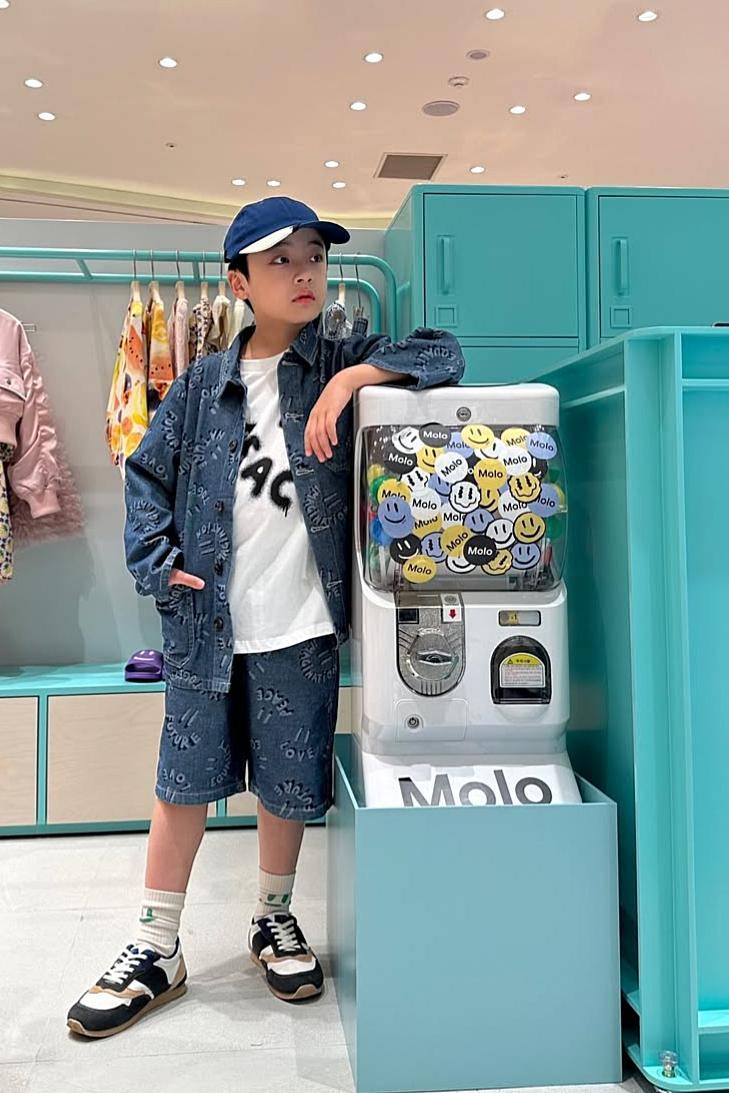 mix and match celana pendek ala SEO Woo Jin (instagram.com/_angel_elijah_)