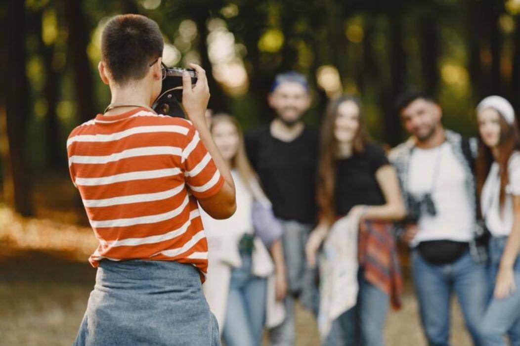 ilustrasi sedang memfoto
