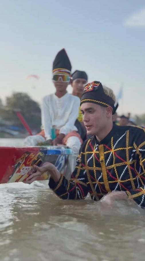 Aisar Khaled Ikut Festival Pacu Jalur (Instagram.com/aisar_khaledd)