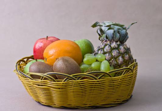 ilustrasi parcel buah