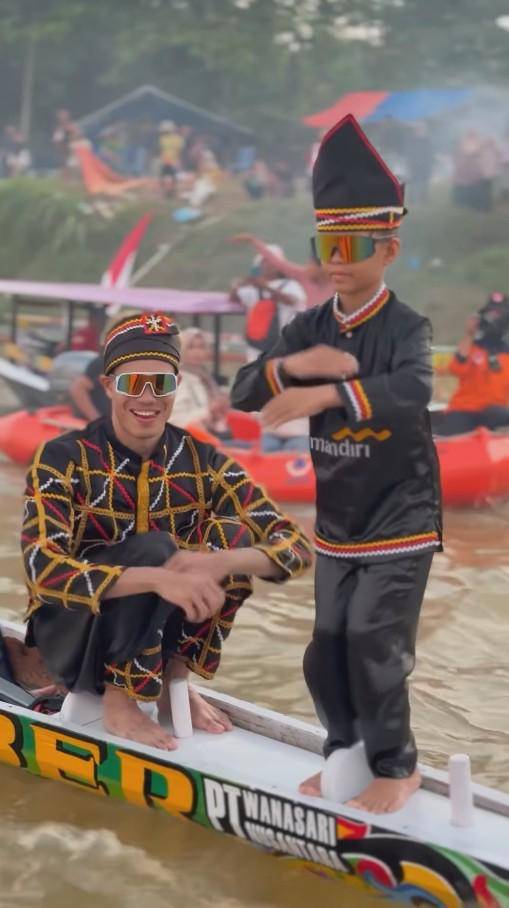 Aisar Khaled Ikut Festival Pacu Jalur (Instagram.com/aisar_khaledd)