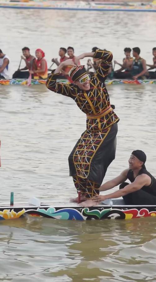Aisar Khaled Ikut Festival Pacu Jalur (Instagram.com/aisar_khaledd)