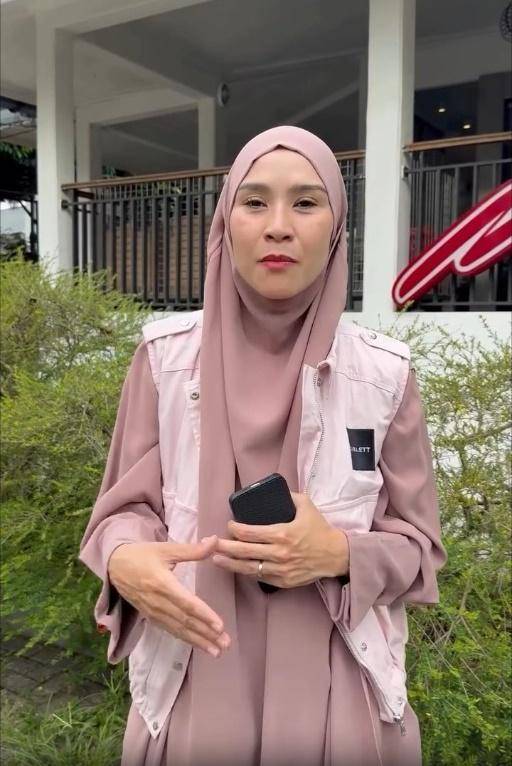Zaskia Mecca hadiahkan umrah untuk satpam kantor