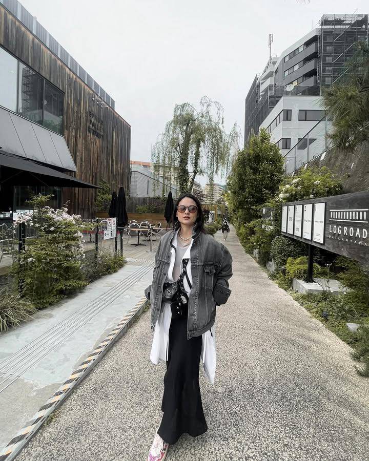 inspirasi OOTD pemeran Perempuan Pembawa Sial (instagram.com/clarabernadeth)