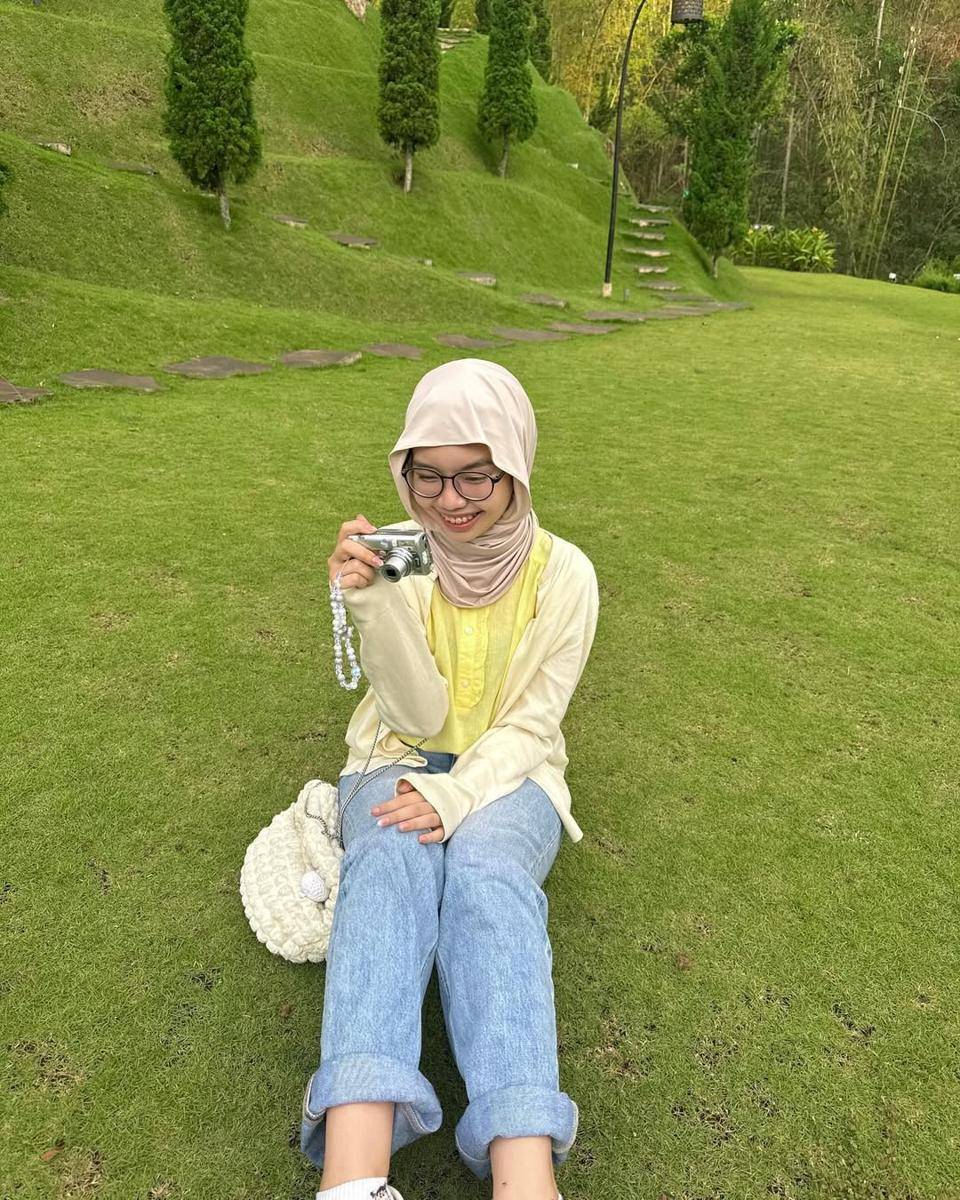 OOTD ngampus ala peserta CoC S2 (instagram.com/vaniawinola)