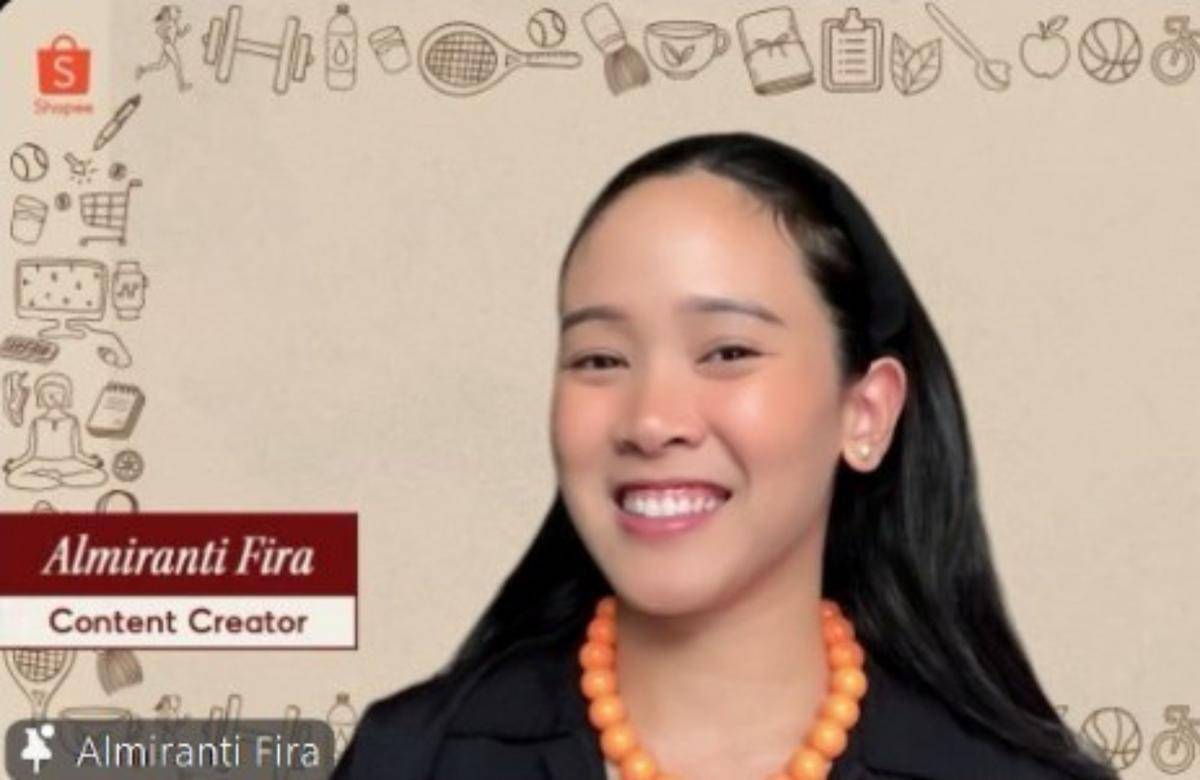 Potret Almiranti Fira, Content Creator, dalam acara webinar Shopee 9.9 Super Shopping Day bertajuk “Seduh Ketenangan Diri” pada Jumat (22/8/2025), via Zoom Meeting. (dok. Shopee)
