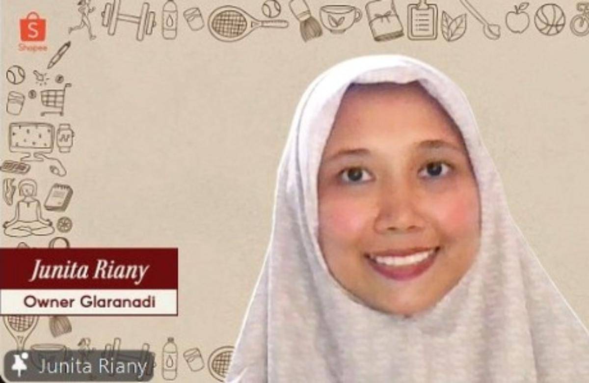 Potret Junita Riany, Owner Glaranadi, dalam acara webinar Shopee 9.9 Super Shopping Day bertajuk “Seduh Ketenangan Diri” pada Jumat (22/8/2025), via Zoom Meeting. (dok. Shopee)