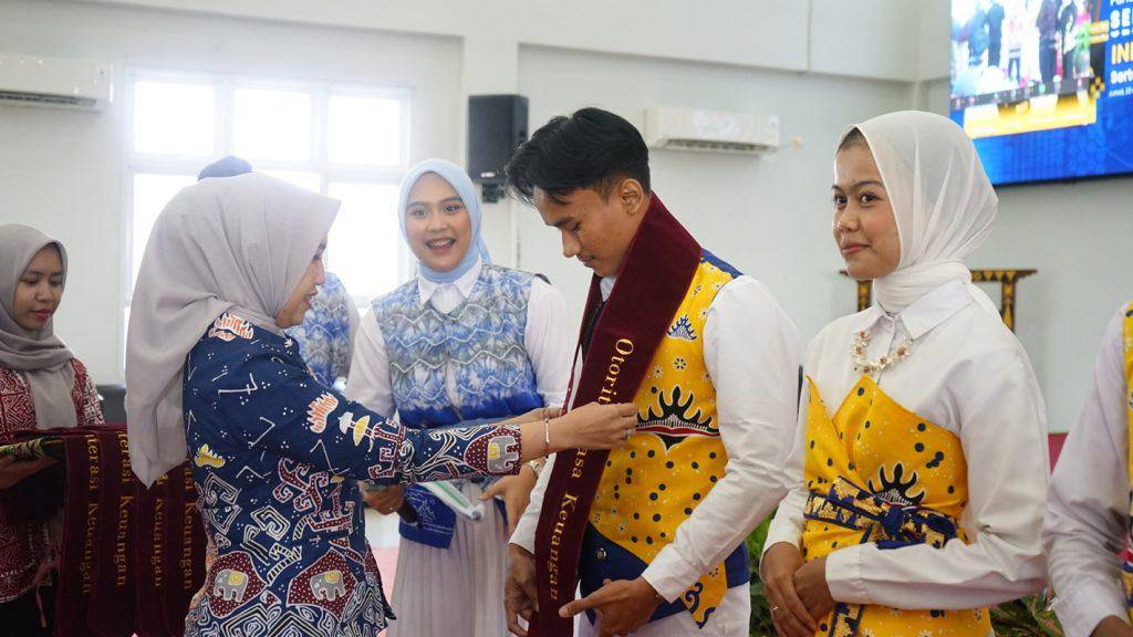 Mahasiswa Institut Teknologi Sumatera (Itera) Resmi Dikukuhkan Sebagai Duta Literasi Keuangan oleh OJK (Dok/Humas Itera)