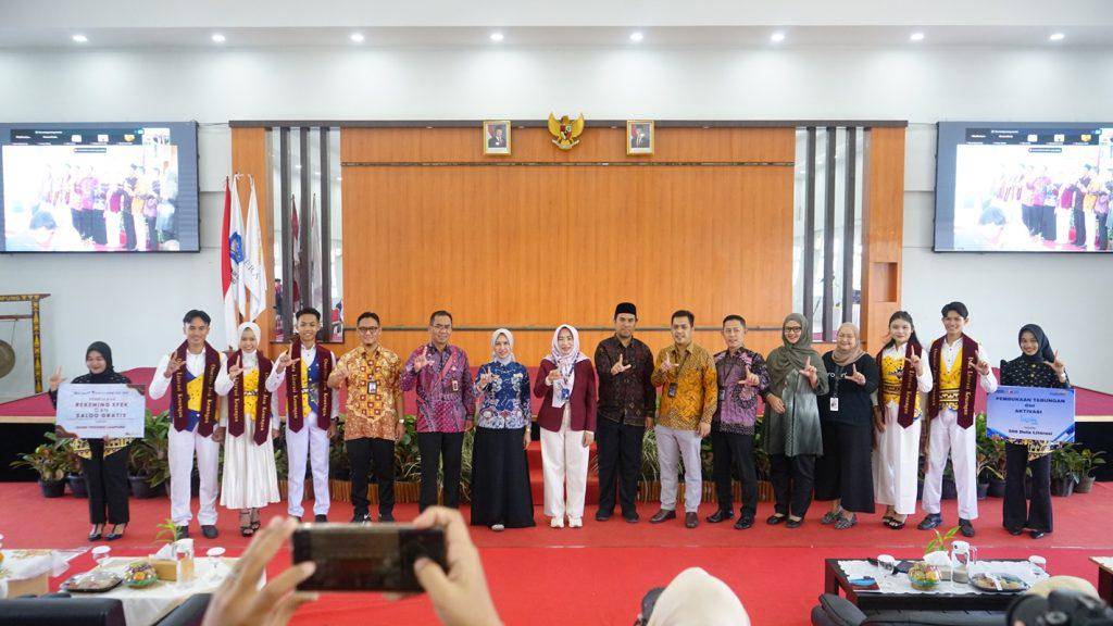 Mahasiswa Institut Teknologi Sumatera (Itera) Resmi Dikukuhkan Sebagai Duta Literasi Keuangan oleh OJK (Dok/Humas Itera)