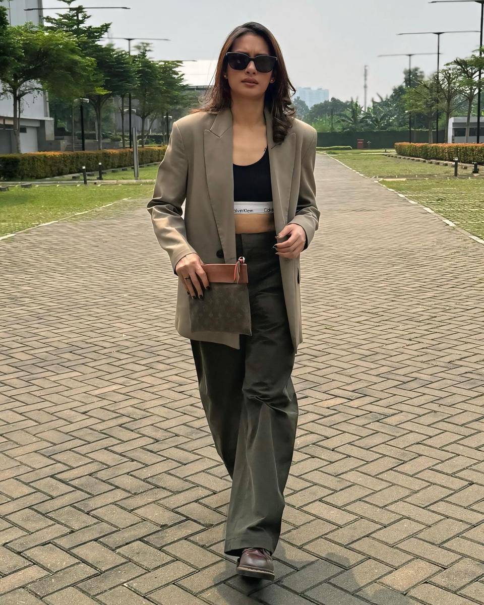 inspirasi OOTD pemeran Perempuan Pembawa Sial (instagram.com/raihaanun)