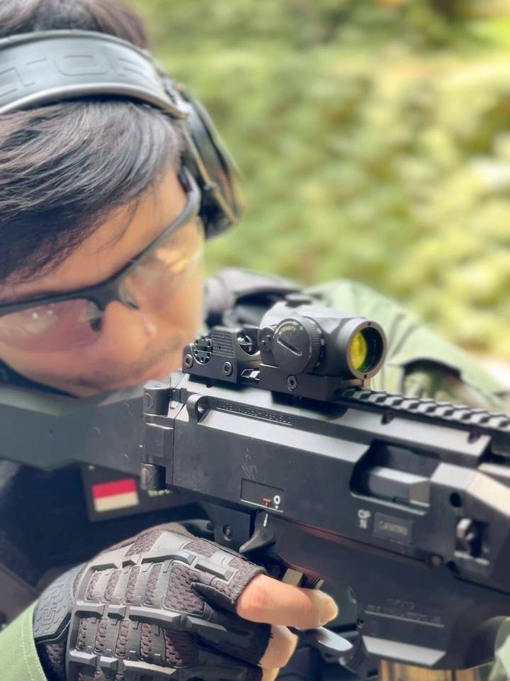 potret Atta Halilintar belajar menembak