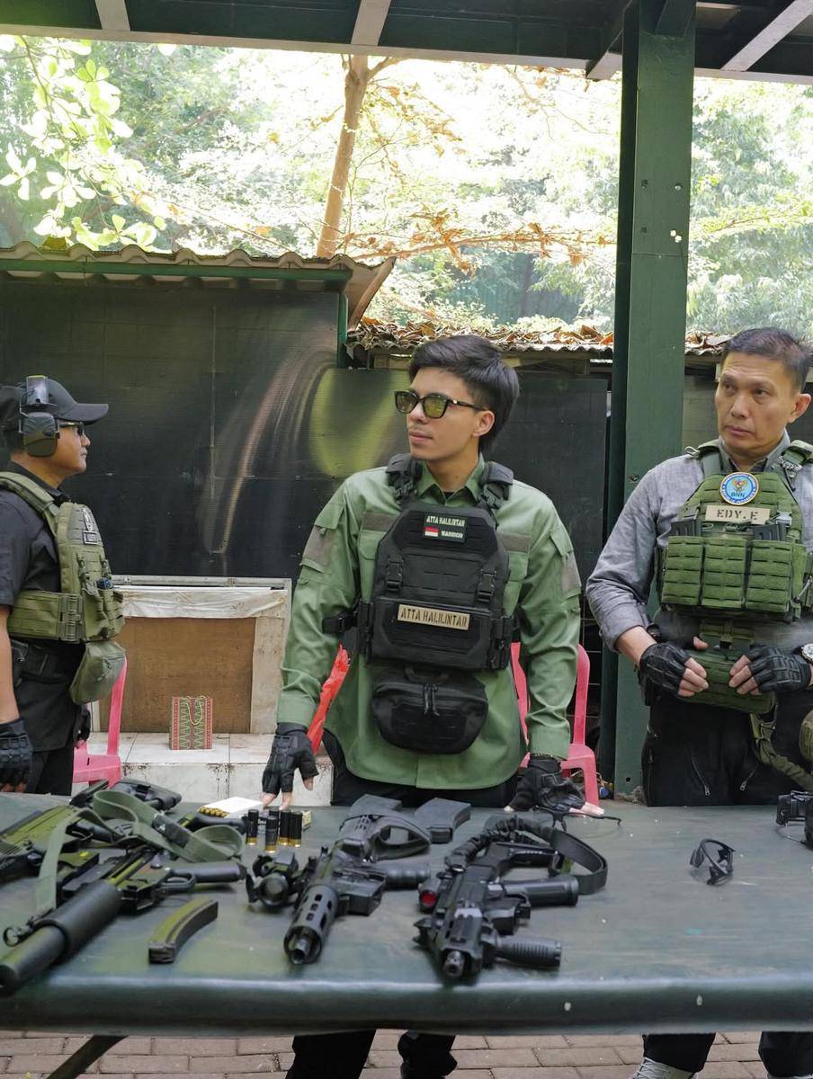 potret Atta Halilintar belajar menembak
