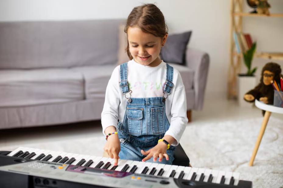 ilustrasi anak bermain musik