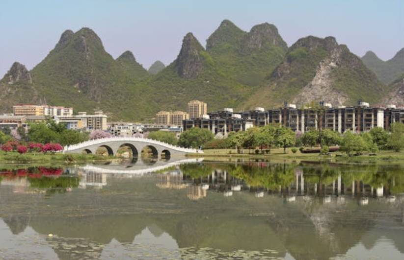 pemandangan kota Guilin, China (pexels.com/philmitchell)