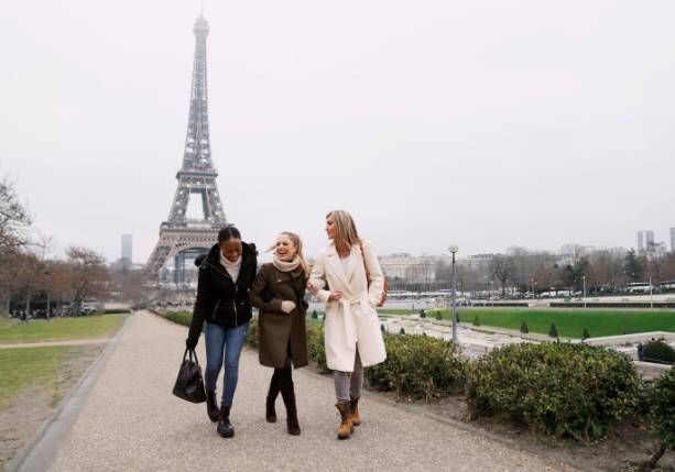 ilustrasi liburan di Paris