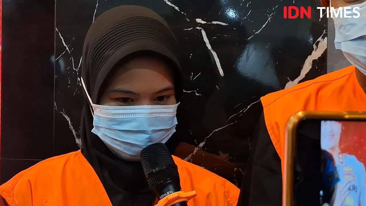 Tersangka pengedar sabu-sabu di Makassar saat ekspos kasus di Kantor Polrestabes Makassar, Jumat (22/8/2025).