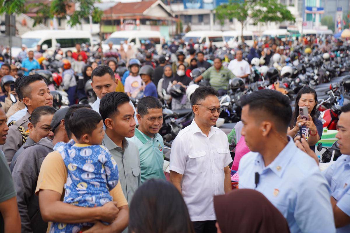 Wapres Gibran blusukan ke pasar Flamboyan Pontianak.