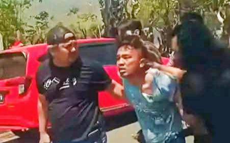 Foto terduga pelaku saat diamankan anggota Polres Dompu.